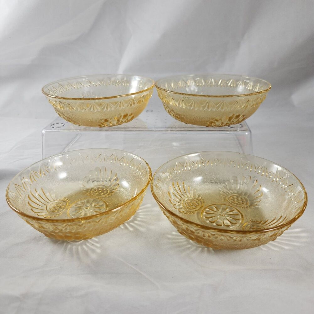 Set of 4 Vintage Westmoreland Yellow Shell & Jewel Berry Glass Bowls 4.25"